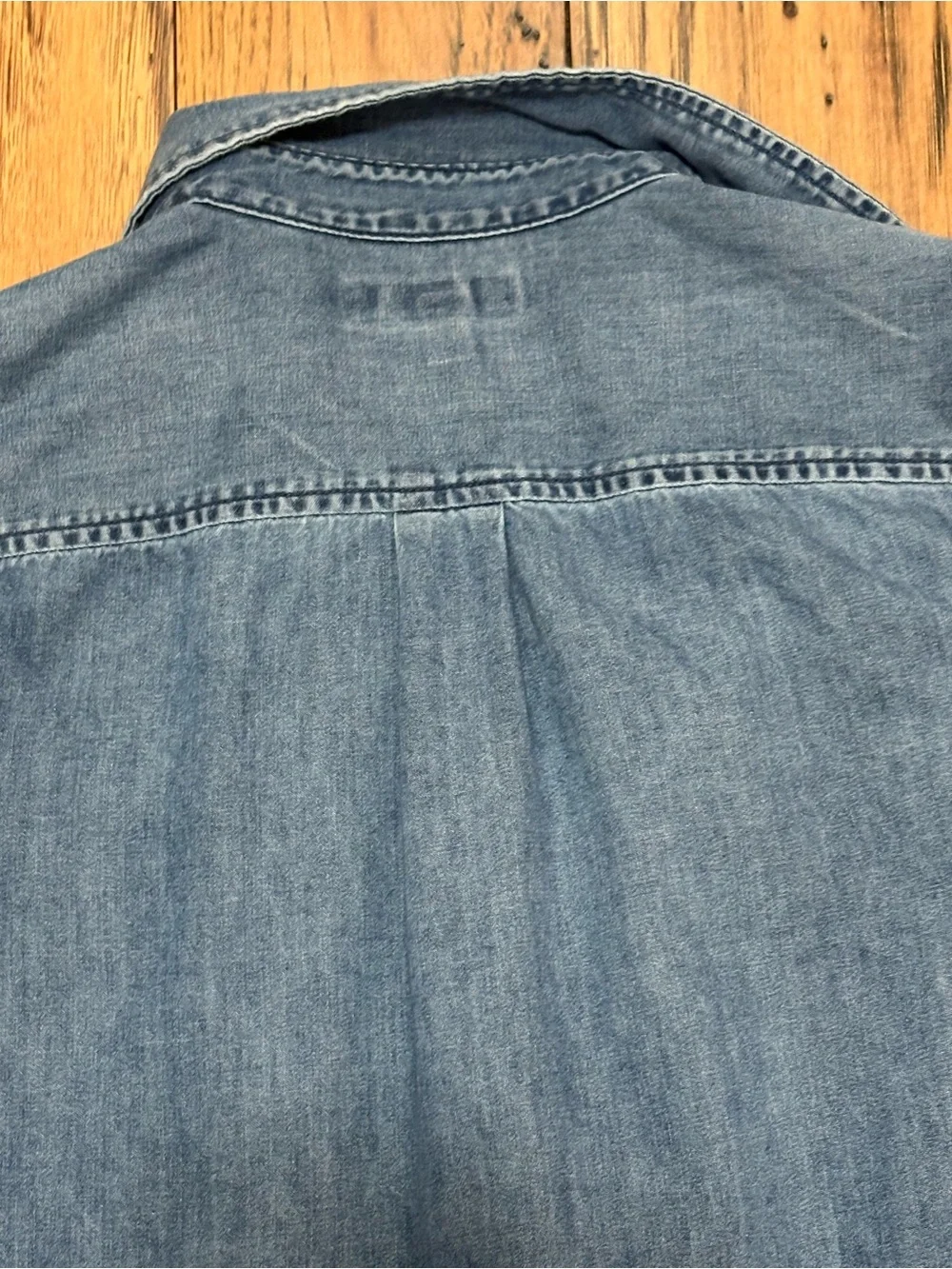 Banana Republic Denim Button Down Size Small